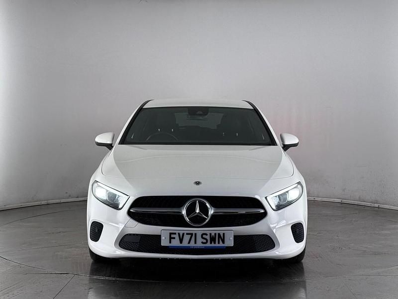 Used Mercedes A180 Executive 116 HP (85 kW) 2021 White Hatchback
