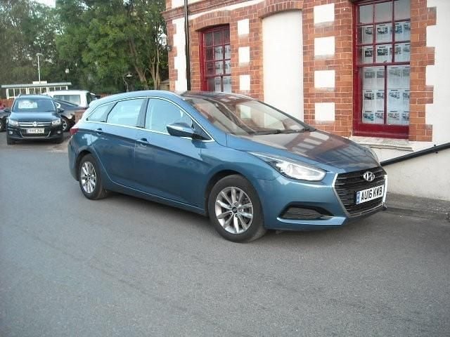 Blue met Used 2016 Hyundai i40 Estate | £4,750 (Fair price) - Image 1/4