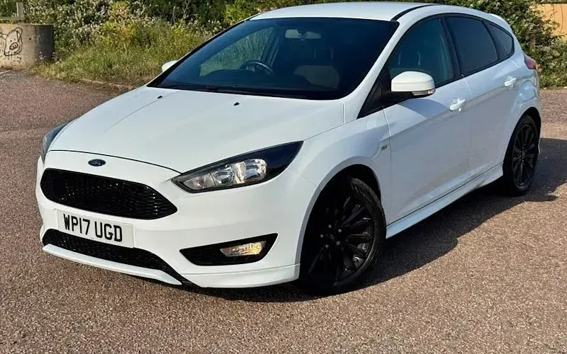 Used Ford Focus ST-Line 125 HP (91 kW) 2017 White Hatchback