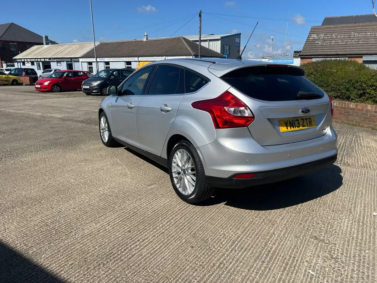 Used Ford Focus Zetec 125 HP (91 kW) 2013 Silver Hatchback