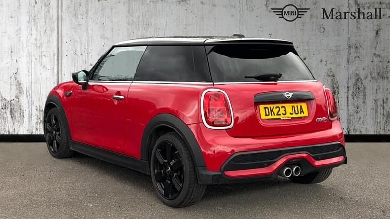 Used Mini Cooper Classic 136 HP (100 kW) 2023 Chili red Hatchback