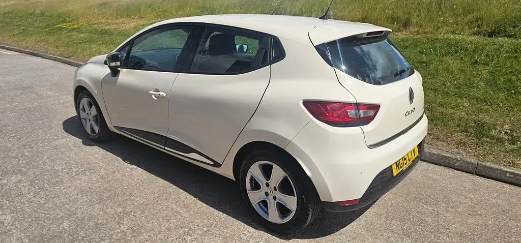 Used Renault Clio IV Dynamique 2015 Cream Hatchback