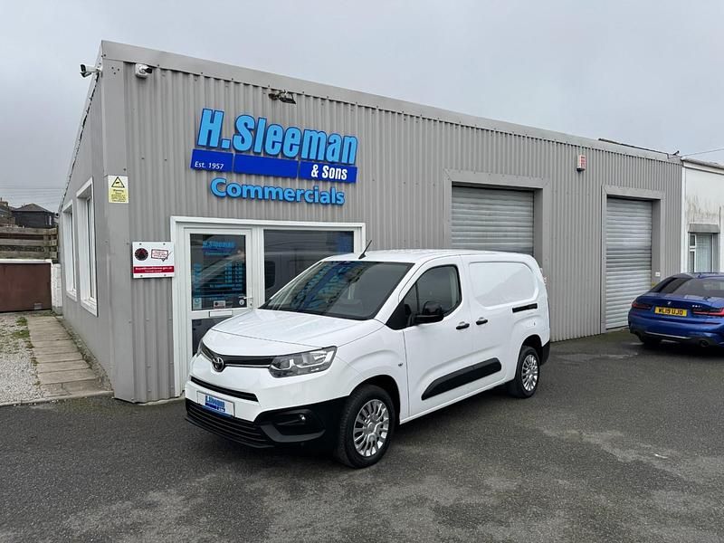 White Used 2022 Toyota Proace Van | £12,995 (Fair price) - Image 1/4