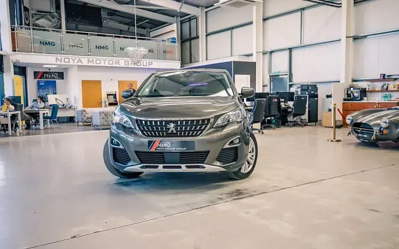 Used Peugeot 3008 Allure 120 HP (88 kW) 2018 Grey SUV