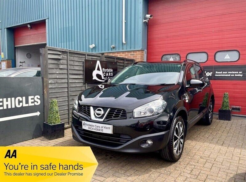 Black Used 2013 Nissan Qashqai 360º SUV | £7,395 (Expensive) - Image 1/3