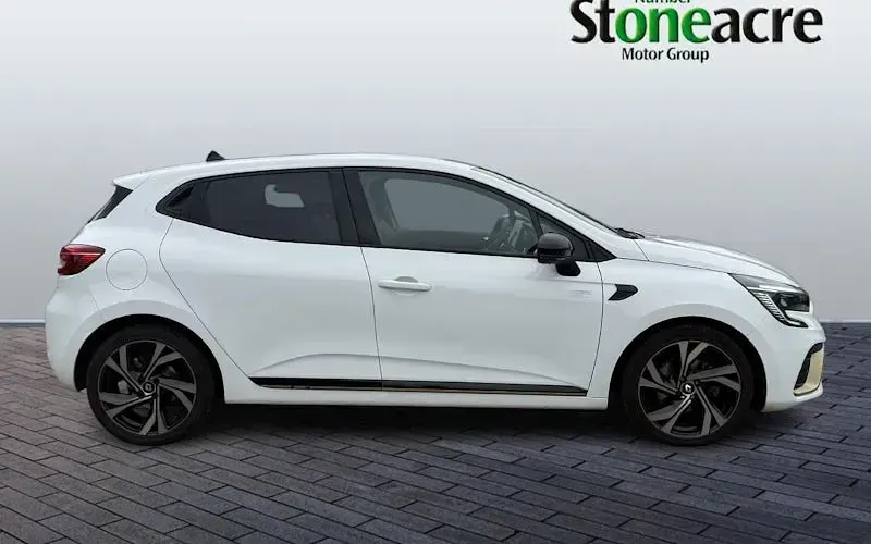 Used Renault Clio Engineered 145 HP (106 kW) 2023 White Hatchback