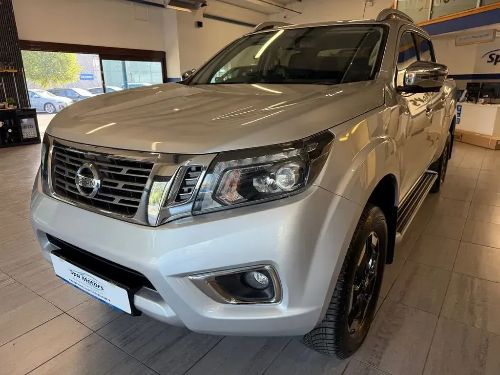 Used Nissan Navara Tekna 190 HP (139 kW) 2019 Silver Pickup