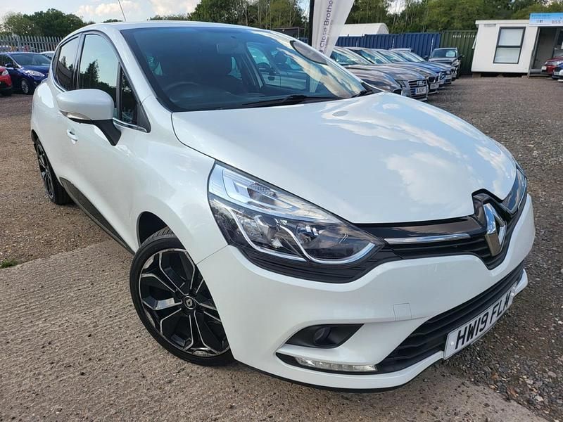 Used Renault Clio IV Iconic 90 HP (66 kW) 2019 White Hatchback