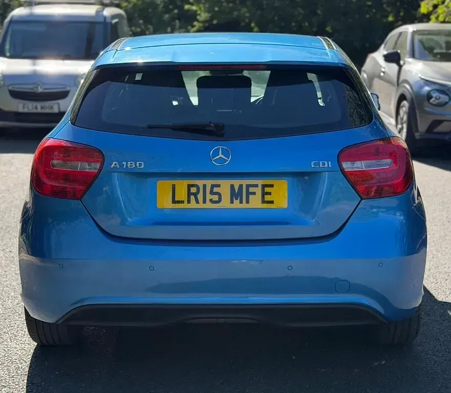 Używany Mercedes A180 SE 2015 Niebieski Hatchback