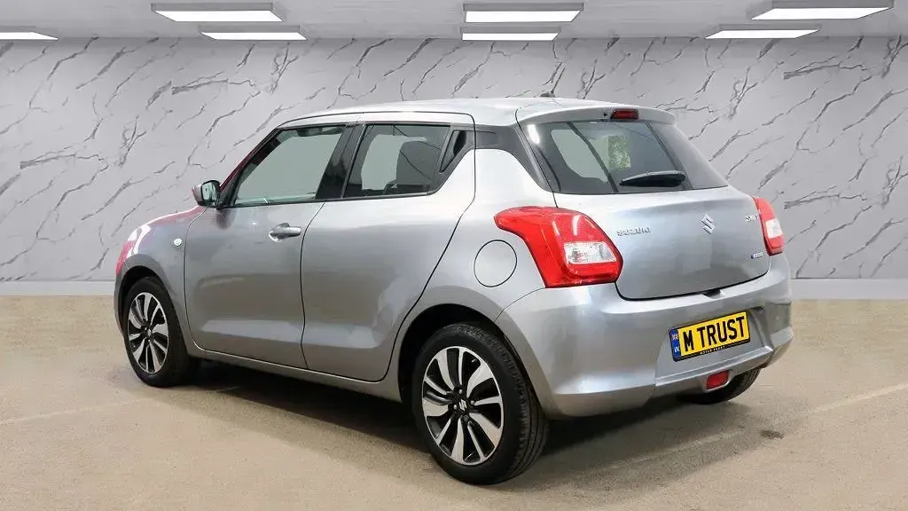 Używany Suzuki Swift SZ-T 90 KM (66 kW) 2020 Srebrny Hatchback