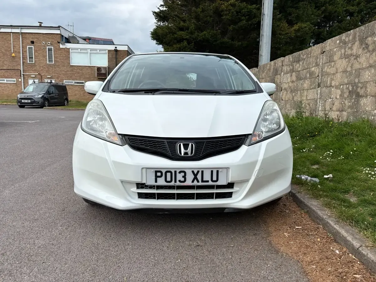 Used Honda Jazz ES 2013 White Hatchback