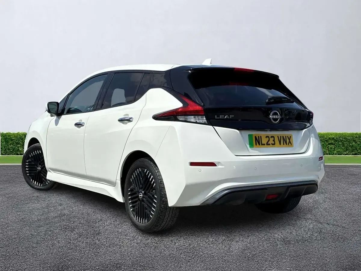 Used Nissan Leaf Tekna 160 kW (218 HP) 2023 White Hatchback
