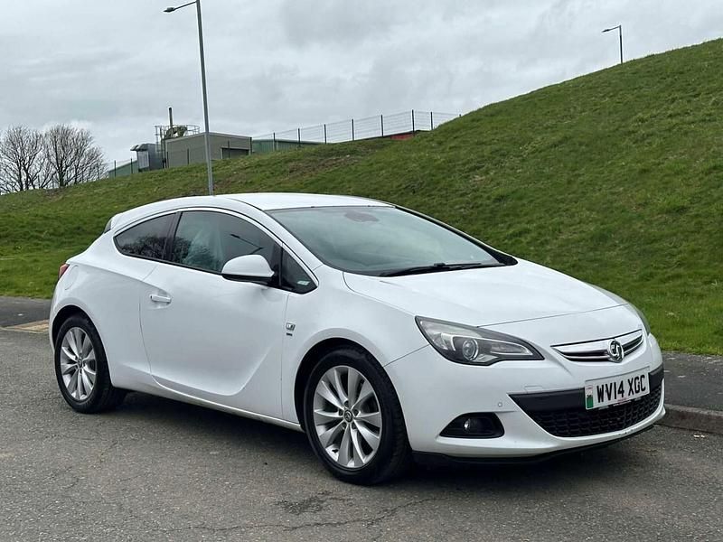 Used Vauxhall Astra GTC SRi 2014 White Coupe