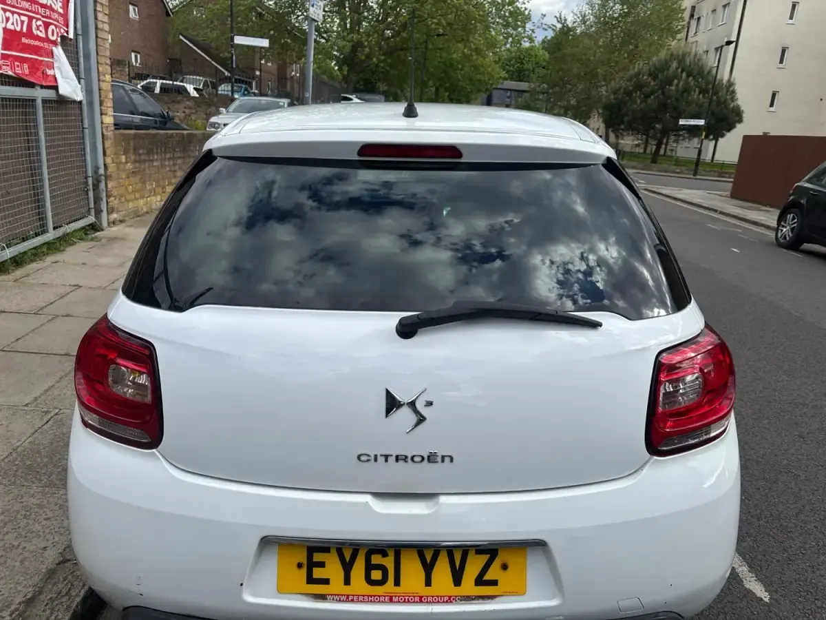 Used Citroën DS3 120 HP (88 kW) 2011 White Hatchback