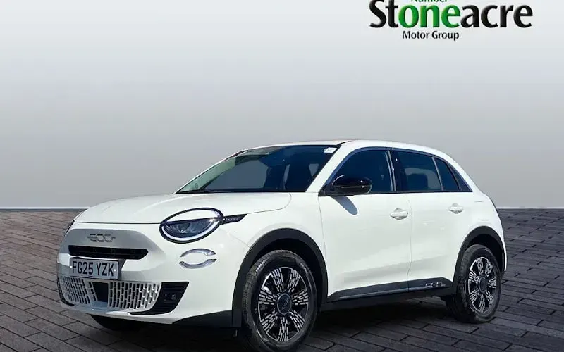 Used Fiat 600 101 HP (74 kW) 2025 White SUV