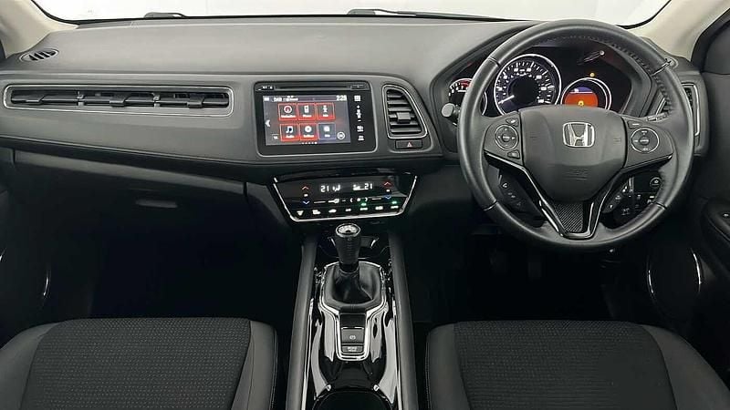 Used Honda HR-V SE 130 HP (95 kW) 2020 Metallic meteoroid grey SUV