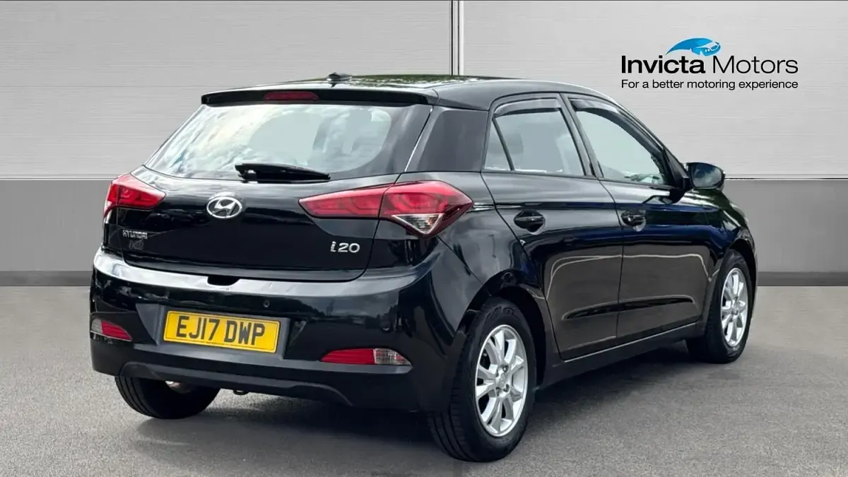 Used Hyundai i20 SE 84 HP (61 kW) 2017 Phantom black metallic Hatchback