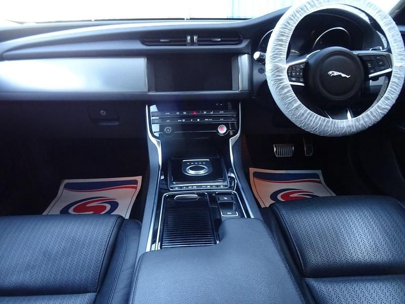 Second-hand Jaguar XF Prestige 180 CP (132 kW) 2020 Gri Berlinǎ