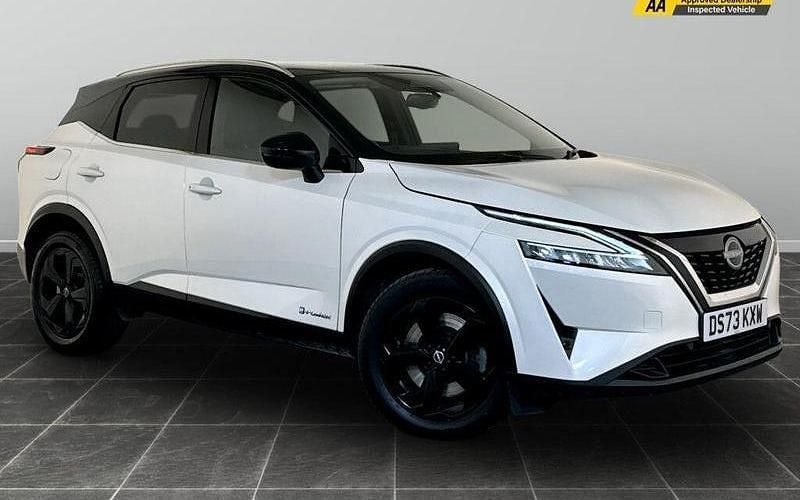 White Used 2023 Nissan Qashqai SUV | £15,995 (Super price) - Image 1/2