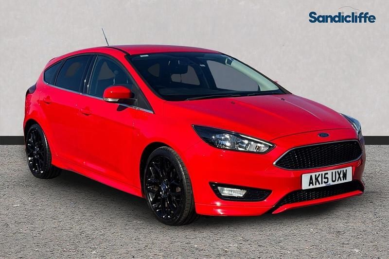 Used Ford Focus Zetec 125 HP (91 kW) 2015 Red Hatchback
