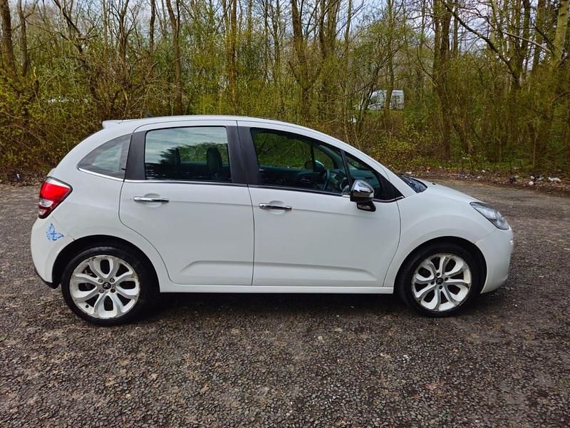 Used Citroën C3 SELECTION 2014 White Hatchback