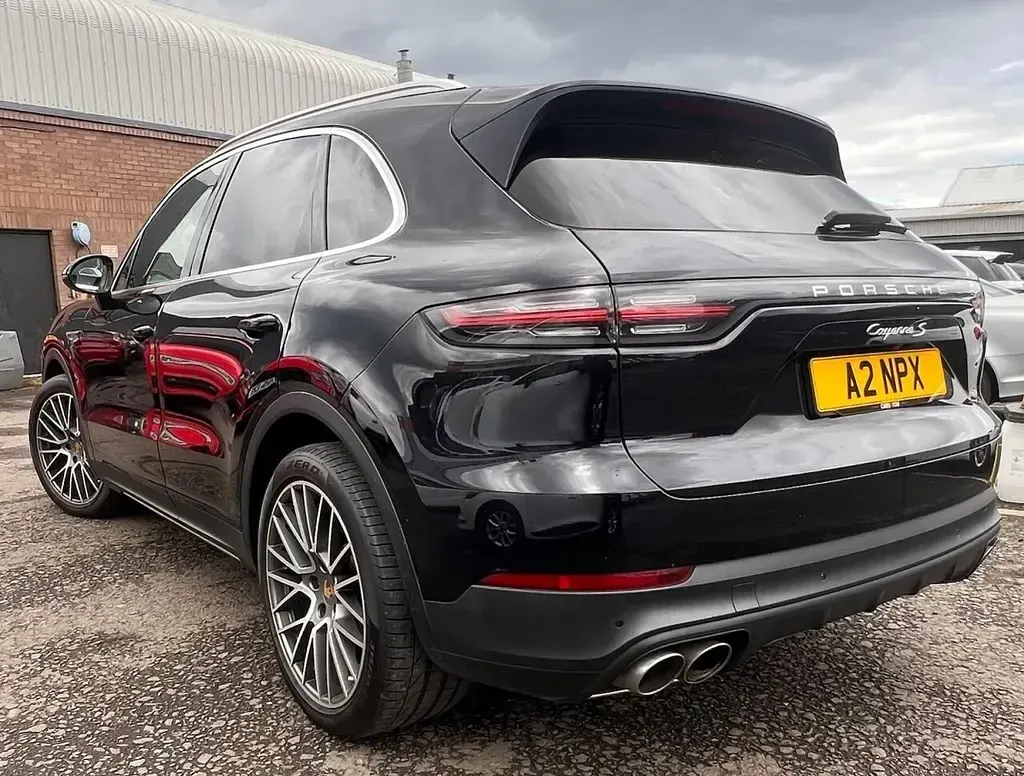 Used Porsche Cayenne 440 HP (323 kW) 2020 Black SUV