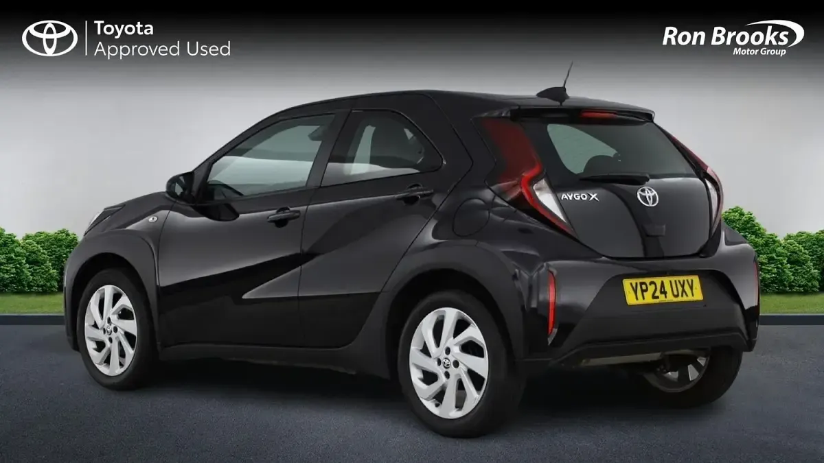 Used Toyota Aygo X PURE 72 HP (52 kW) 2024 Black SUV