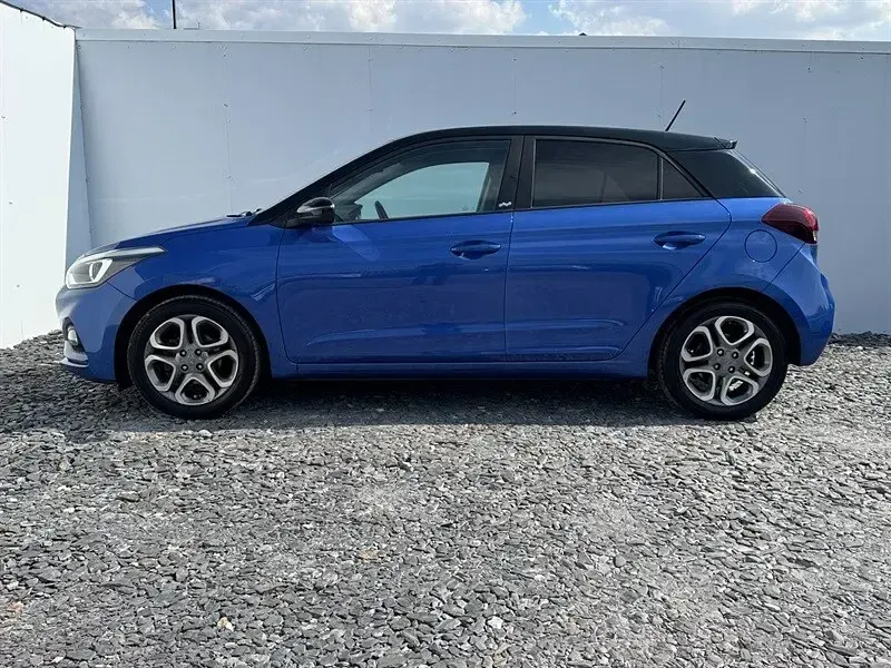 Used Hyundai i20 84 HP (61 kW) 2020 Blue Hatchback