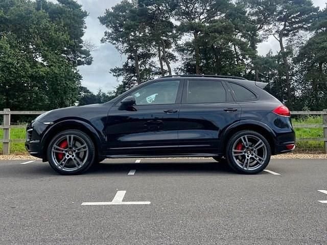 Used Porsche Cayenne Turbo 500 HP (367 kW) 2014 Black SUV