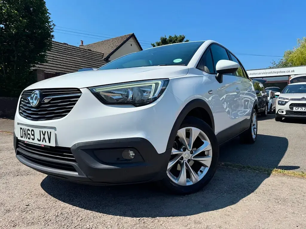 Used Vauxhall Crossland X S 2019 White SUV