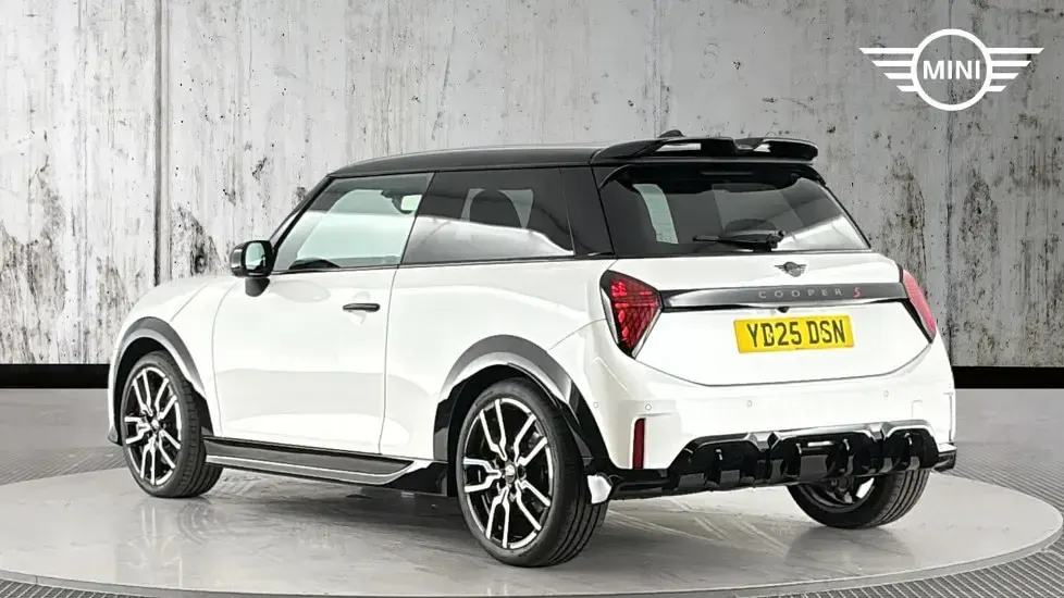 Used Mini Cooper S Hatch 201 HP (147 kW) 2025 White Hatchback