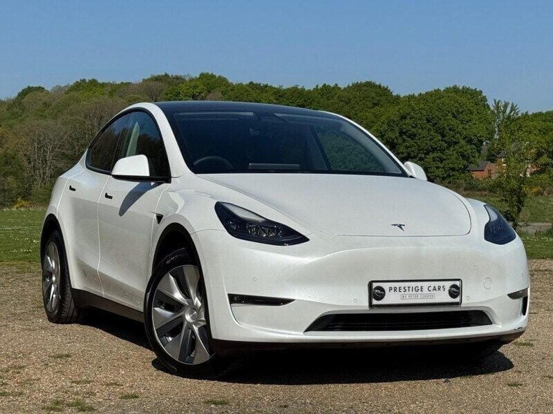 White Used 2022 Tesla Model Y Long Range SUV | £26,498 (Fair price) - Image 1/4