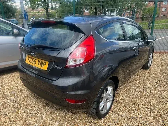 Used Ford Fiesta Zetec 82 HP (60 kW) 2016 Grey Hatchback