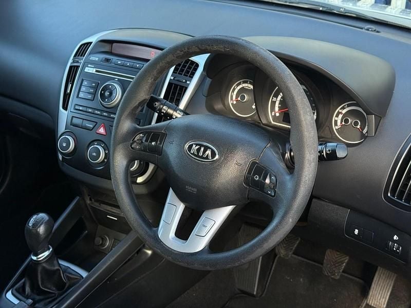 Used Kia Ceed 2011 Silver Hatchback