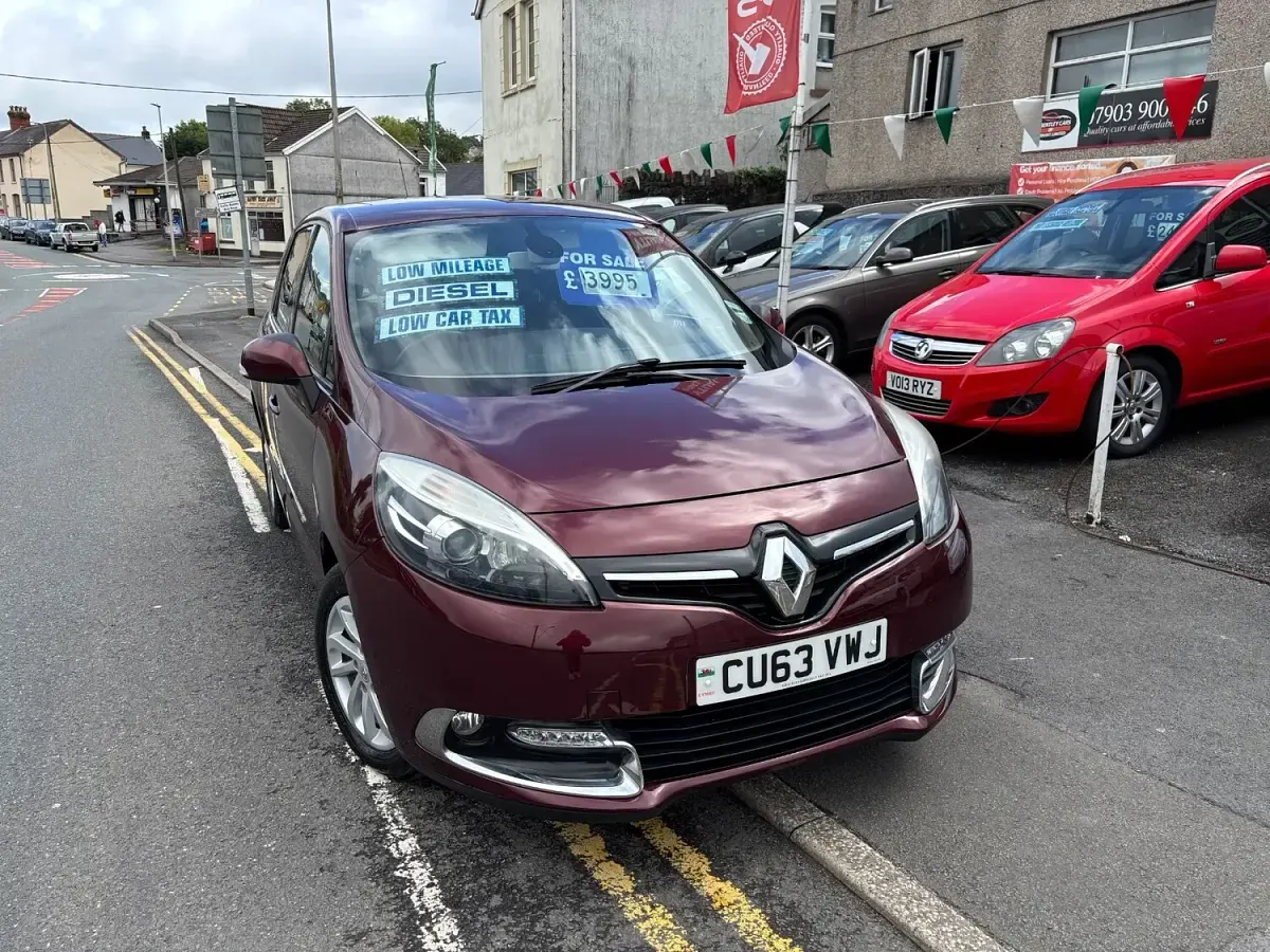 Used Renault Scénic III Dynamique 110 HP (80 kW) 2013 Red MPV