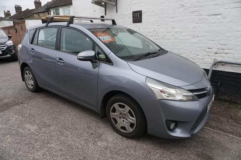 Used Toyota Verso Active 132 HP (97 kW) 2013 Blue MPV