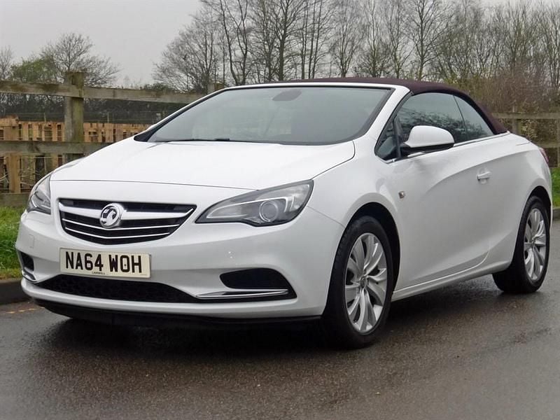 Used Vauxhall Cascada 140 HP (102 kW) 2014 White Cabriolet