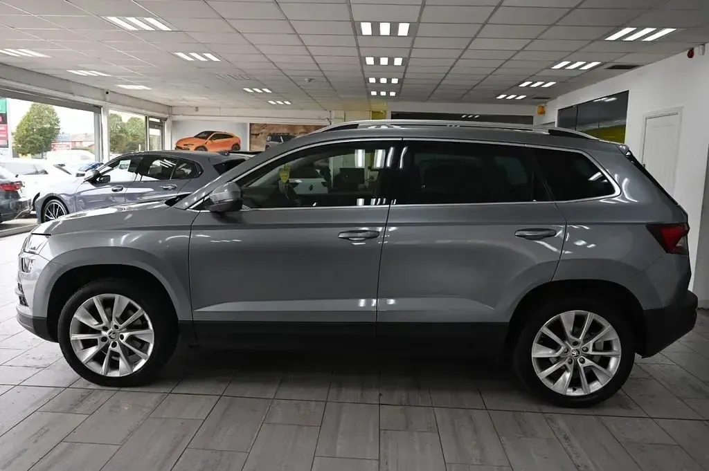 Usado Skoda Karoq SE L 150 CV (110 kW) 2019 Gris SUV