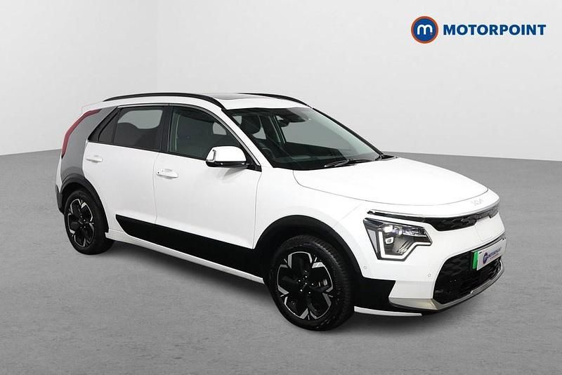 White Used 2022 Kia e-Niro SUV | £19,999 (A bit pricey) - Image 1/4