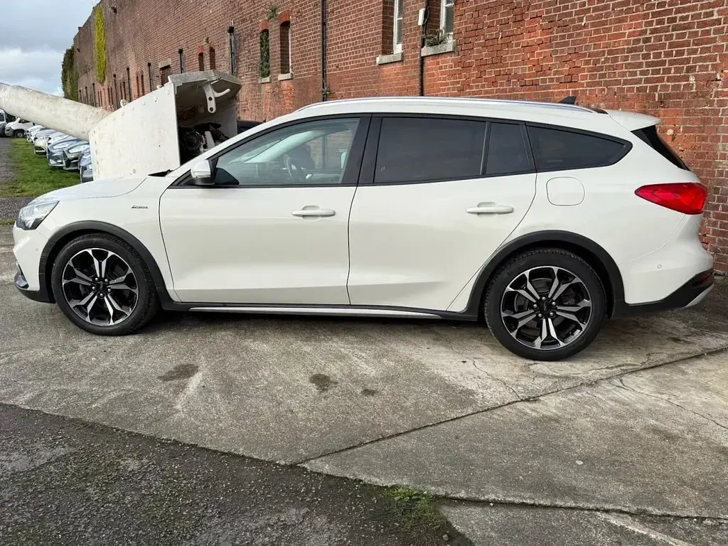 Used Ford Focus Active 125 HP (91 kW) 2018 White Estate