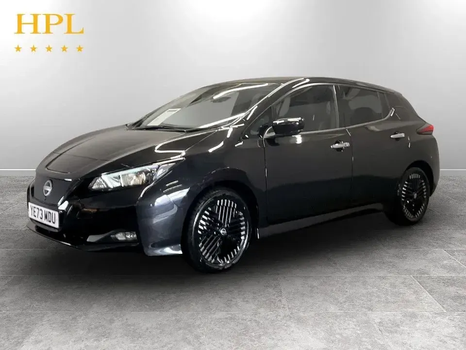 Begagnad Nissan Leaf N-Connecta 110 kW (150 HK) 2023 Svart Halvkombi
