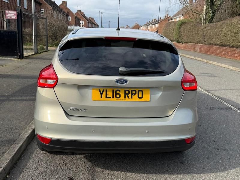 Used Ford Focus Zetec 120 HP (88 kW) 2016 Silver Hatchback