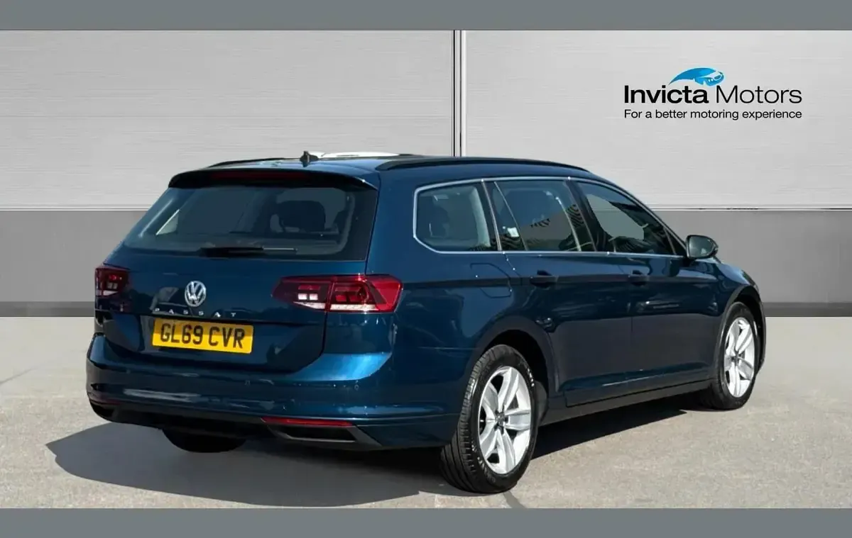 Used VW Passat SE 120 HP (88 kW) 2019 Aquamarine blue signature metallic Estate