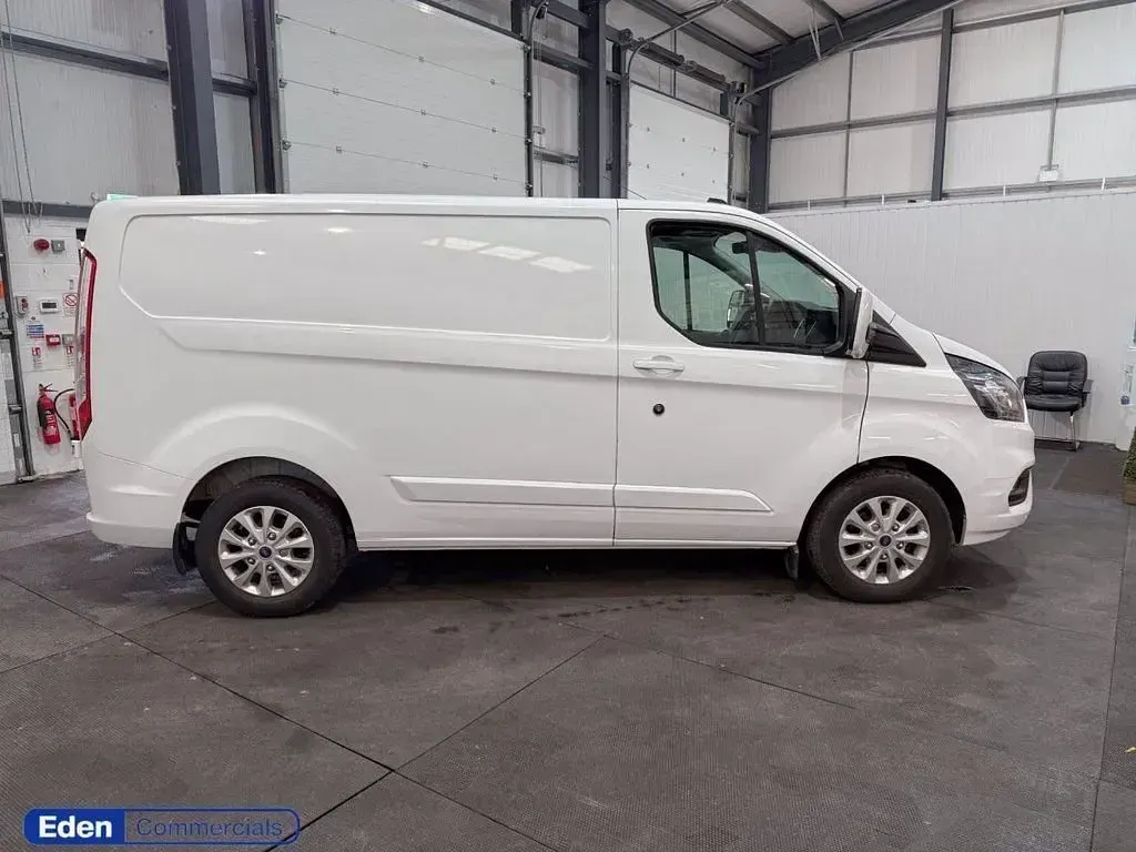 Used Ford Transit Custom Limited 130 HP (95 kW) 2022 White Van