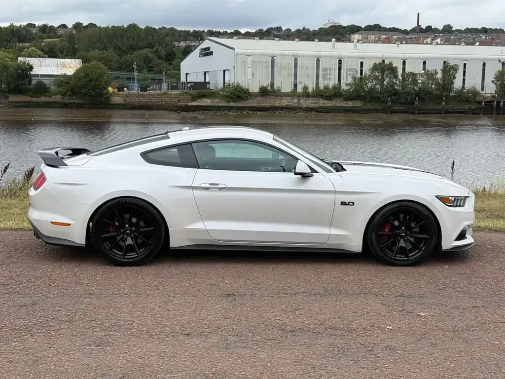 Used Ford Mustang GT Fastback 416 HP (305 kW) 2018 White Coupe
