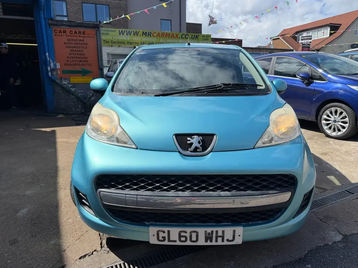 Used Peugeot 107 Envy 68 HP (50 kW) 2011 Blue Hatchback