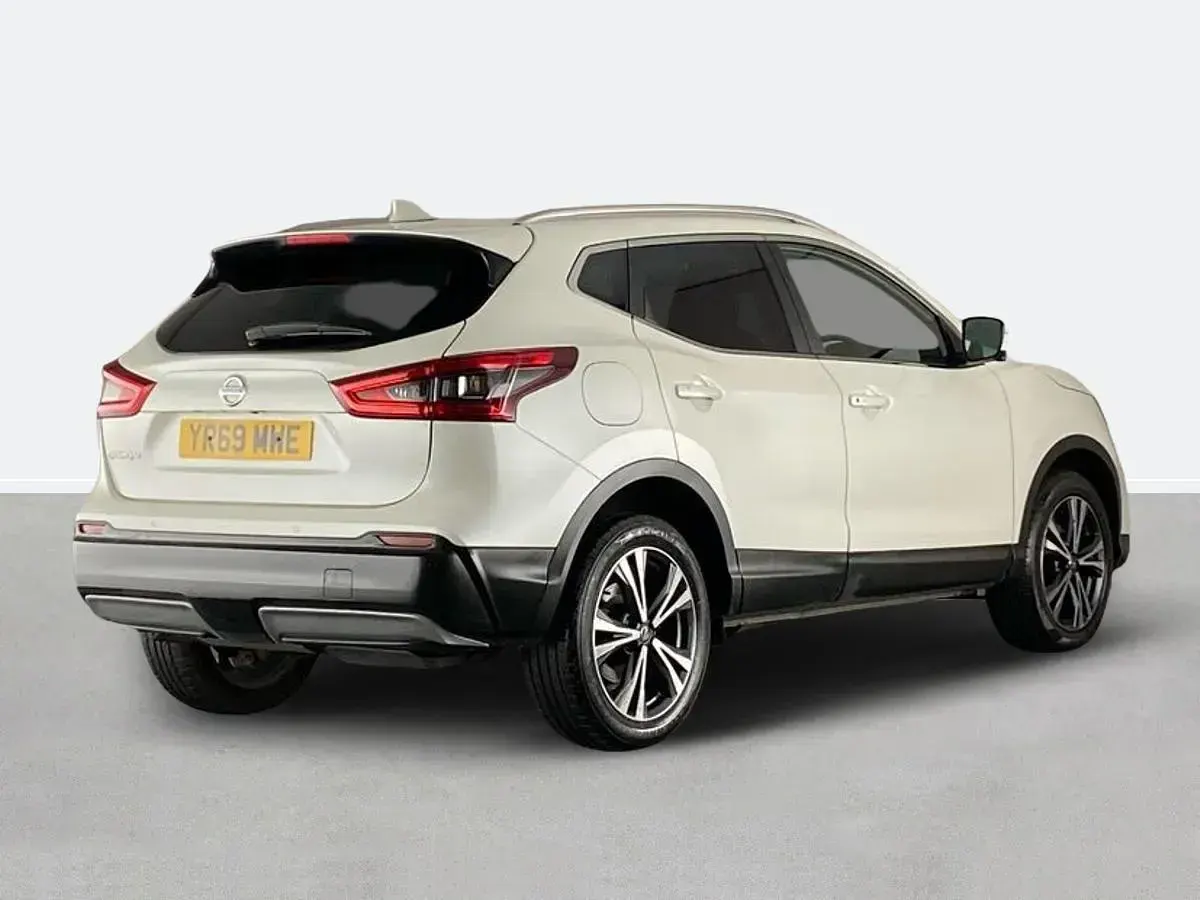 Used Nissan Qashqai N-Connecta 115 HP (84 kW) 2019 White SUV