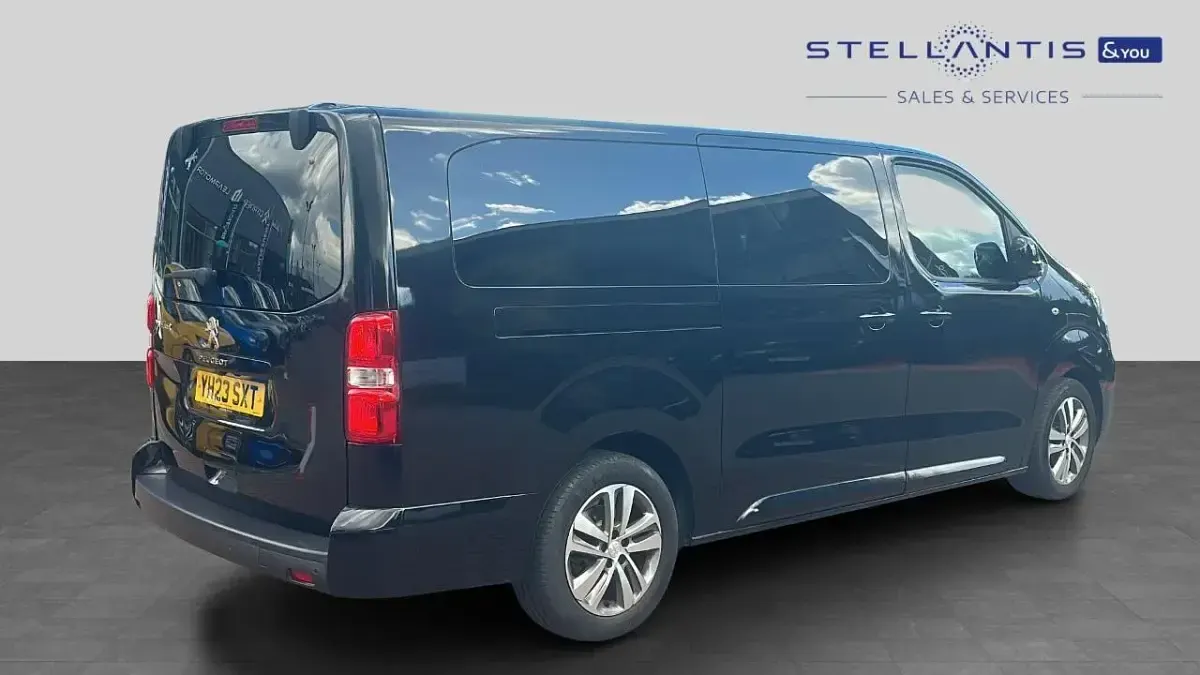 Used Peugeot Traveller Allure 143 HP (105 kW) 2023 Black MPV