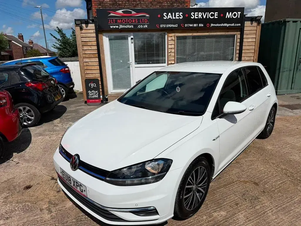 Used VW Golf VII SE 2018 White Hatchback