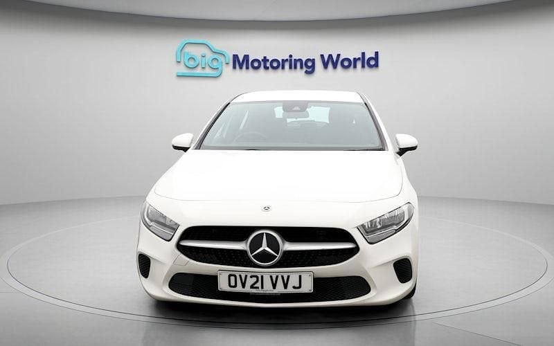 Used Mercedes A180 SE 136 HP (100 kW) 2021 White Hatchback